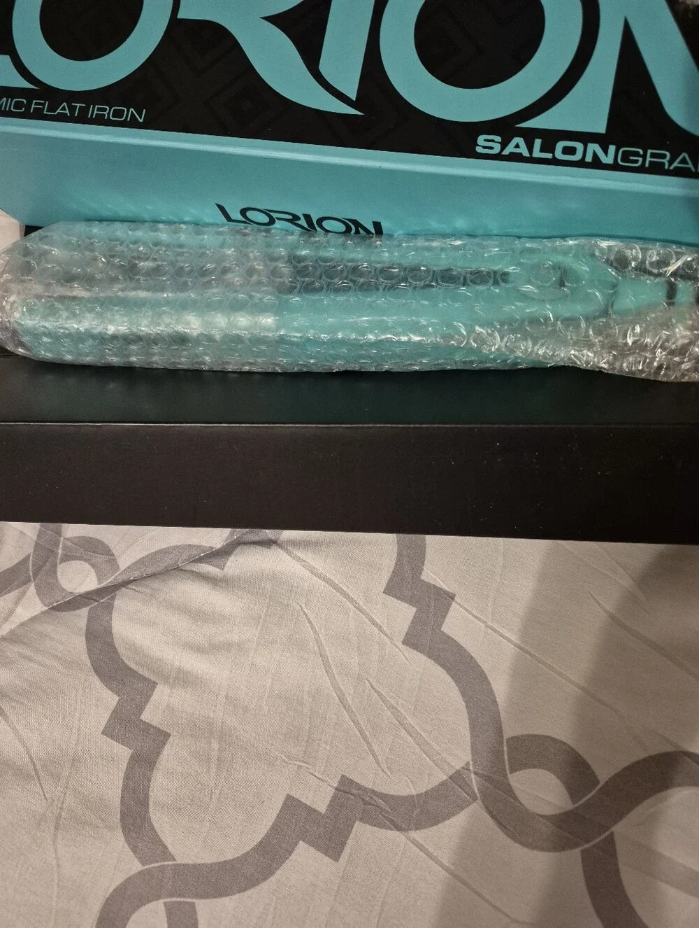 Lorion Salon Grade Turquoise Ceramic Flat Iron New